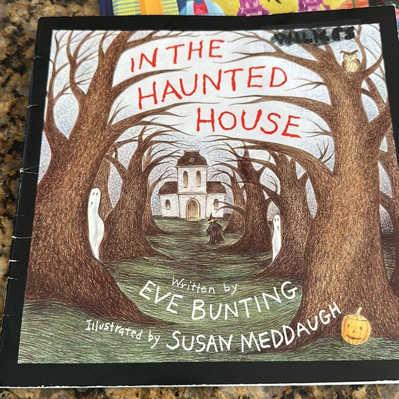 Halloween books set of 2 - Picture 2 of 3